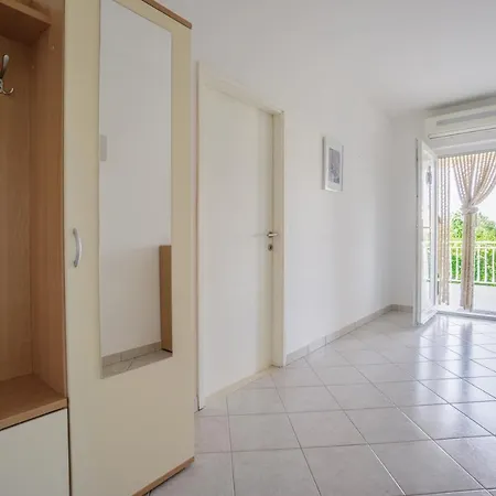 Mirjana Apartman Sukošan